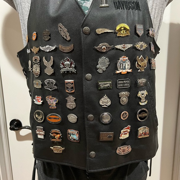 Harley Davidson Vest with Pins - Picture 9 of 10